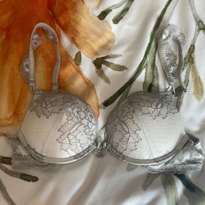 Victoria Secret Bombshell Bra